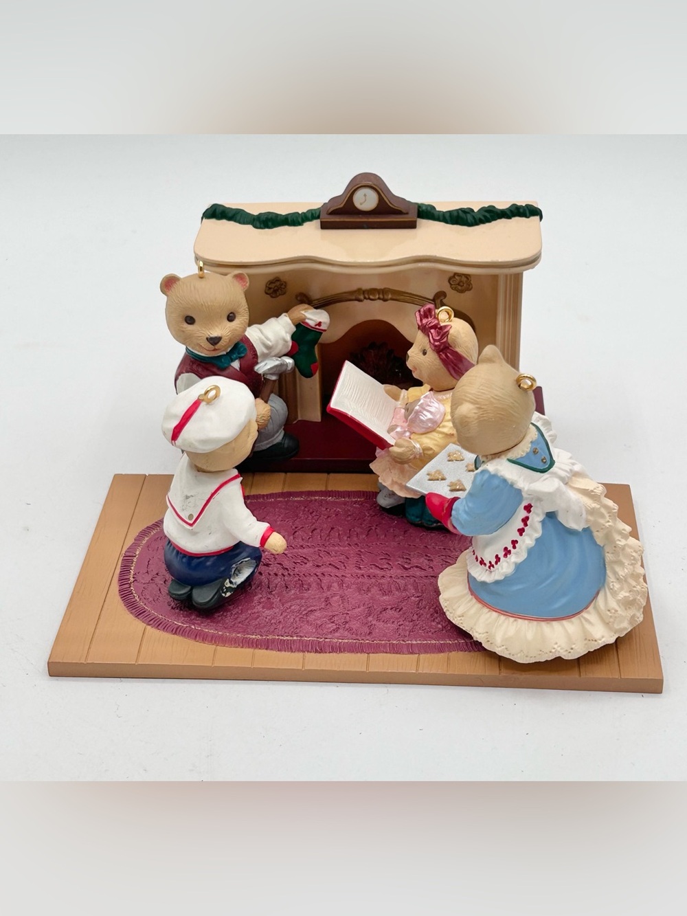 Hallmark Ornaments The Bearingers of Victoria Circle 5 Piece Ornament Set 1993